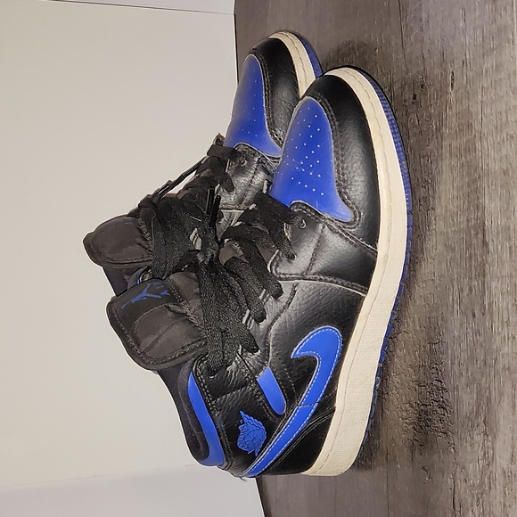 Air Jordans size 4 - Picture 3 of 7